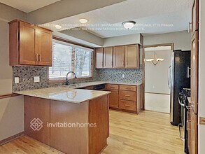 7015 W Shadow Lake Dr, Unit 406 in Lino Lakes, MN - Building Photo - Building Photo