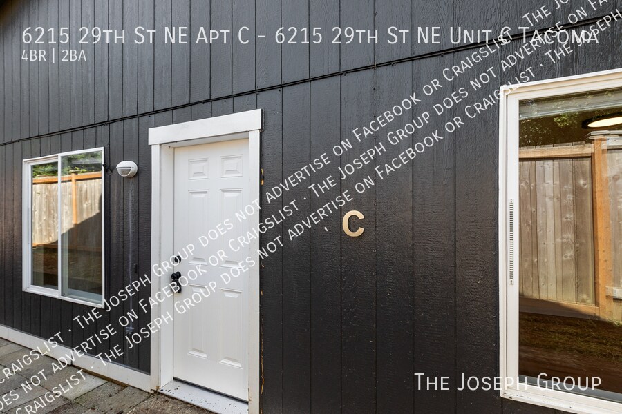 6215 29th St NE in Tacoma, WA - Building Photo