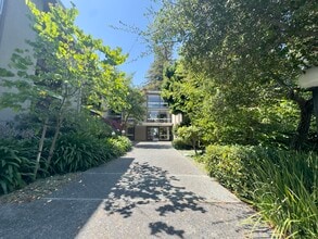 323 Monte Vista Ave, Unit 310 in Oakland, CA - Building Photo - Building Photo