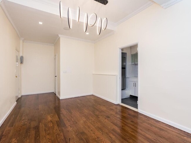 555 McLean Ave in Yonkers, NY - Building Photo - Building Photo