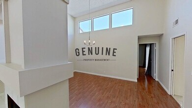 28 Navarre in Irvine, CA - Foto de edificio - Building Photo