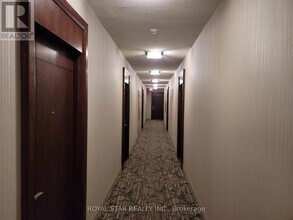 339 Rathburn Rd W in Mississauga, ON - Building Photo - Building Photo