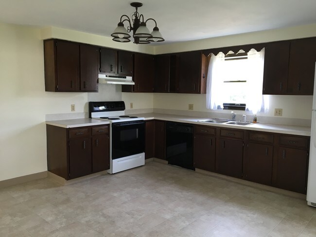 811 Oak Hill Ave, Unit 13104 in Endicott, NY - Building Photo - Building Photo