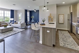 9 Monticello Dr in Brewster, NY - Foto de edificio - Building Photo