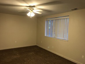 420 North St-Unit -20 in Yale, MI - Foto de edificio - Building Photo