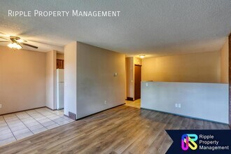 7712 Bowness Rd NW in Calgary, AB - Building Photo - Building Photo