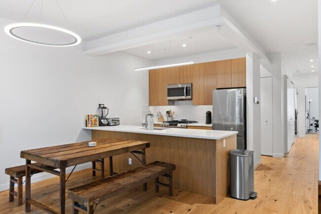 236 E 15th St in New York, NY - Building Photo - Building Photo