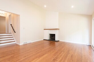 2664 Hillside Ln in Evanston, IL - Building Photo - Building Photo