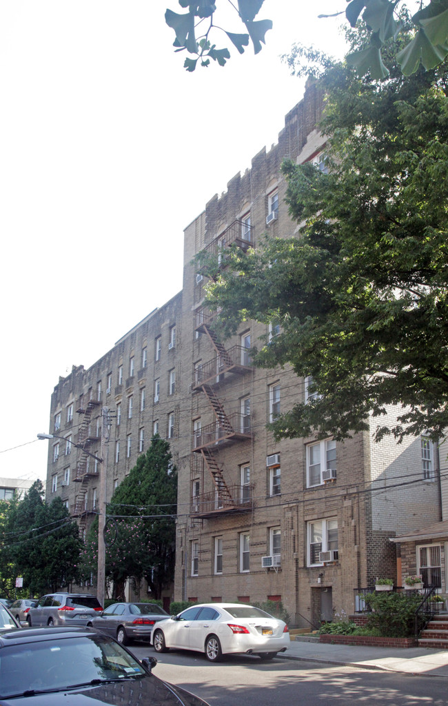 861 E 27th St in Brooklyn, NY - Foto de edificio - Building Photo