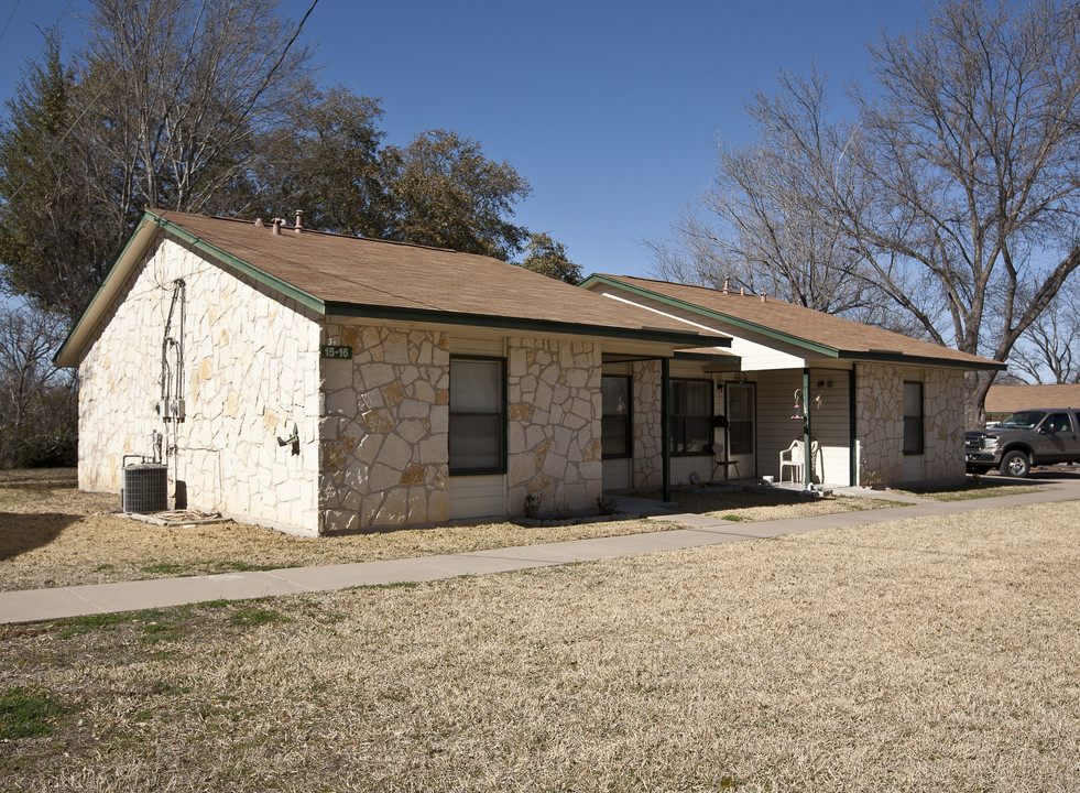 Pecan Creek Apartments in Lampasas, TX - Foto de edificio