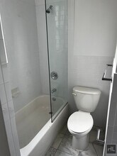 166 W 72nd St in New York, NY - Building Photo - Building Photo