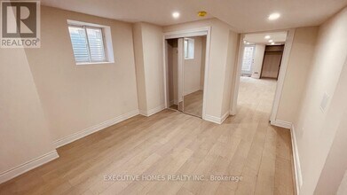 444 Grindstone Trl in Oakville, ON - Building Photo - Building Photo