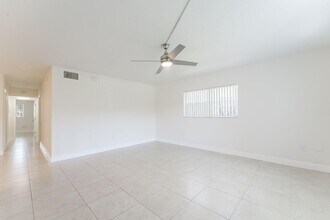 201 SW 7th St in Boca Raton, FL - Building Photo - Building Photo