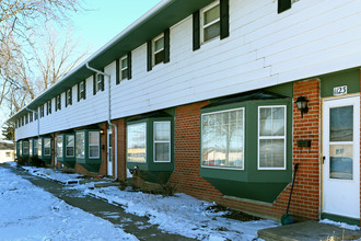 1109-1155 Talcott St in Fort Atkinson, WI - Foto de edificio - Building Photo