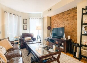 4 Wellington St, Unit 2 in Boston, MA - Building Photo - Building Photo