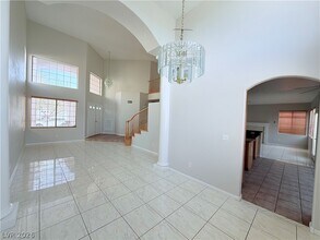 9347 S Chateau St Jean Dr in Las Vegas, NV - Building Photo - Building Photo