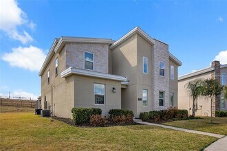 9084 Sommerset Hills Dr in Davenport, FL - Building Photo - Building Photo
