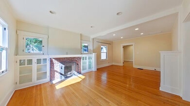 1915 Las Lunas St in Pasadena, CA - Foto de edificio - Building Photo