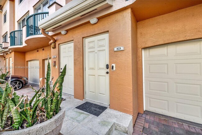 2107 SE 10th Ave in Fort Lauderdale, FL - Building Photo - Building Photo