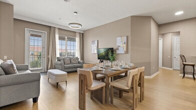 5037 Shoreway Loop in Orlando, FL - Building Photo - Building Photo