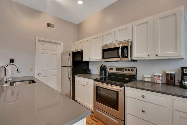 4206 Castleman Ave, Unit 1W