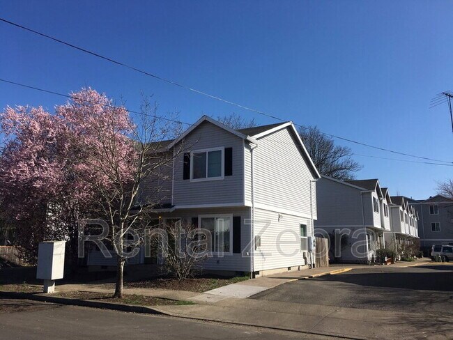 6702 SE 80th Ave in Portland, OR - Building Photo - Building Photo