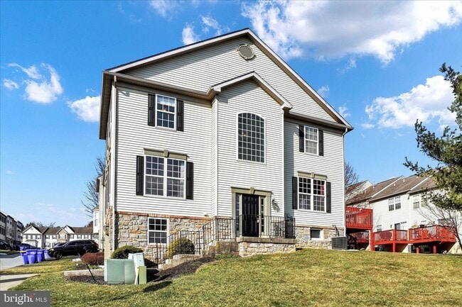 property at 2725 Hunt Club Dr