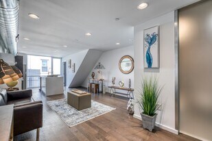 641 W Oxford St, Unit 2 in Philadelphia, PA - Building Photo