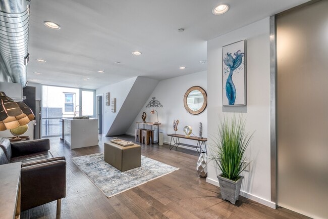 641 W Oxford St, Unit 2