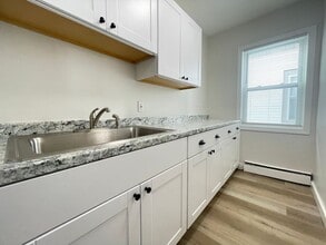 124 Beech St in Manchester, NH - Foto de edificio - Building Photo