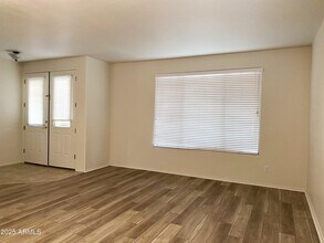 8837 W Glenn Dr in Glendale, AZ - Building Photo - Building Photo