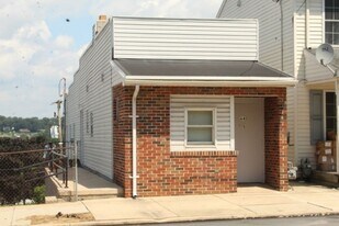 641 W Broadway in Red Lion, PA - Building Photo