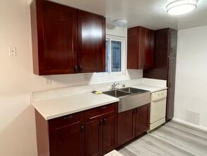 1106 Opal St, Unit B in Redondo Beach, CA - Foto de edificio - Building Photo