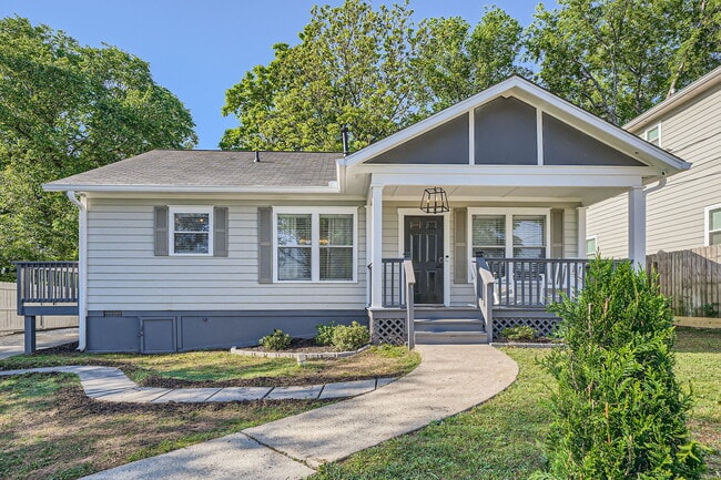 748 Pelham St NW in Atlanta, GA - Foto de edificio - Building Photo