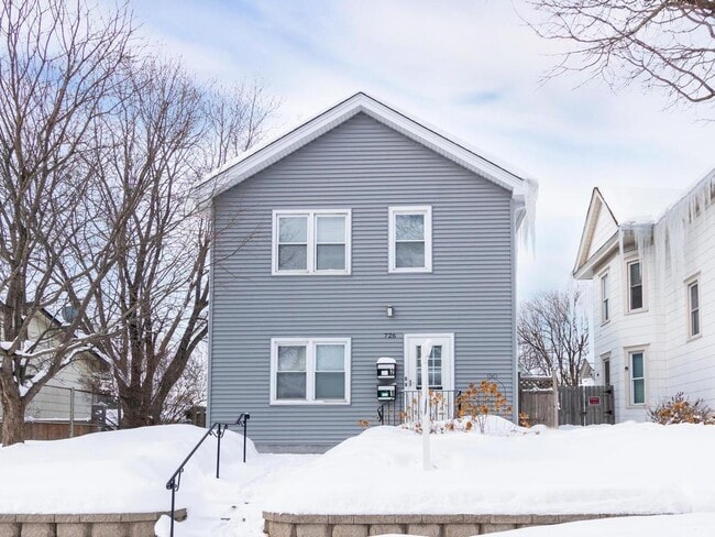 property at 726 Quincy St NE