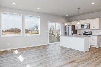 1701 Ashwood Ave in Norwalk, IA - Foto de edificio - Building Photo