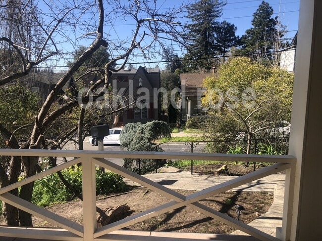 322 Howard Ave in Piedmont, CA - Building Photo - Building Photo