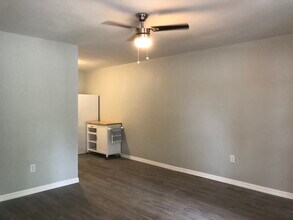 9803 N Aster Ave, Unit A in Tampa, FL - Building Photo - Building Photo