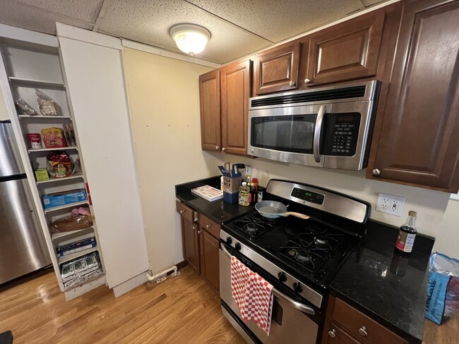 363 Beacon St, Unit 1 in Somerville, MA - Foto de edificio - Building Photo