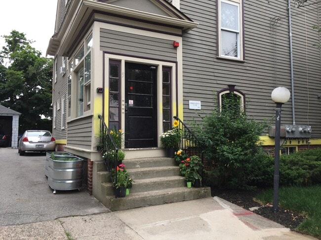 5 Hillside Ave, Unit 4 in Providence, RI - Building Photo - Building Photo