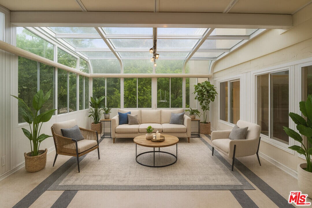 713 Elm Dr in Beverly Hills, CA - Building Photo