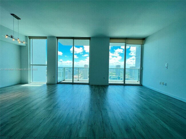 244 Biscayne Blvd, Unit 4104 in Miami, FL - Building Photo - Building Photo