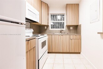 1060 NE 78th St in Miami, FL - Building Photo - Building Photo