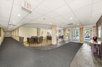 2300 Windsor Mall in Park Ridge, IL - Building Photo - Building Photo