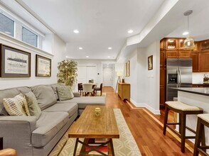 703 W Wellington Ave in Chicago, IL - Building Photo - Building Photo