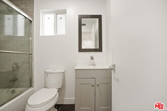 4232 Rosewood Ave in Los Angeles, CA - Building Photo - Building Photo