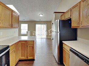525 Woodfield Cir in Avon, IN - Building Photo - Building Photo