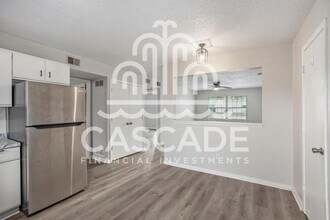 144 N Crest Dr in Raymore, MO - Building Photo - Building Photo