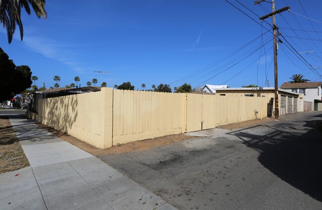 236-238 S Freeman St in Oceanside, CA - Building Photo - Building Photo