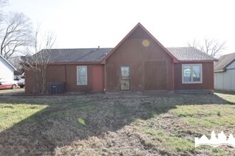 6051 Port Harbor Dr in Millington, TN - Building Photo - Building Photo
